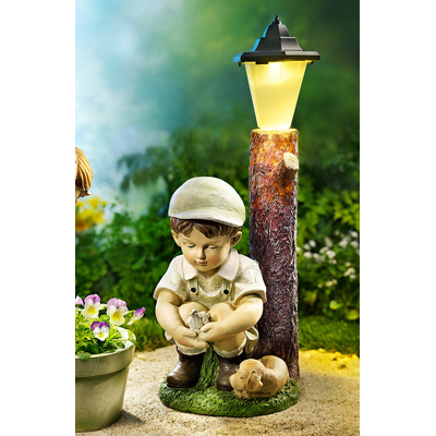 Záhradná dekorácia Chlapec Tim s lucernou | ROSSY.sk