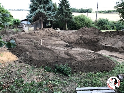 Výkopové práce na jazierku  | Kúpacie jazierko, Dolné Trhovište.