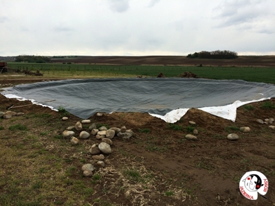 Izolácia jazierka fóliou Fatra hr. 1,5mm, 400 m2.